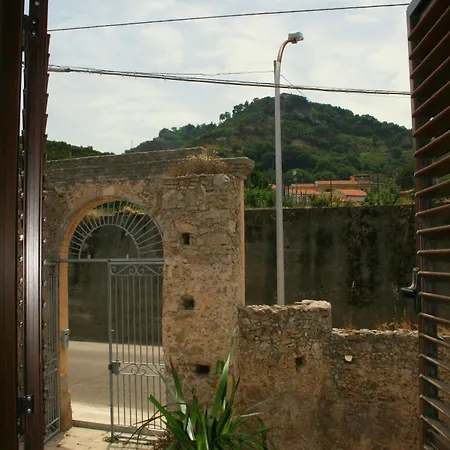 Porta Antica Di *